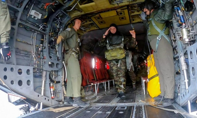 Στρατηγός Φλώρος: Άλμα με αλεξίπτωτο πραγματοποίησε ο Αρχηγός ΓΕΕΘΑ