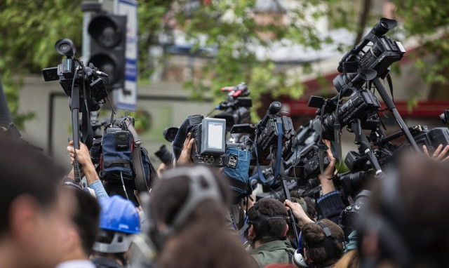 Σε λίγο θα ντρέπεσαι να δηλώνεις δημοσιογράφος…