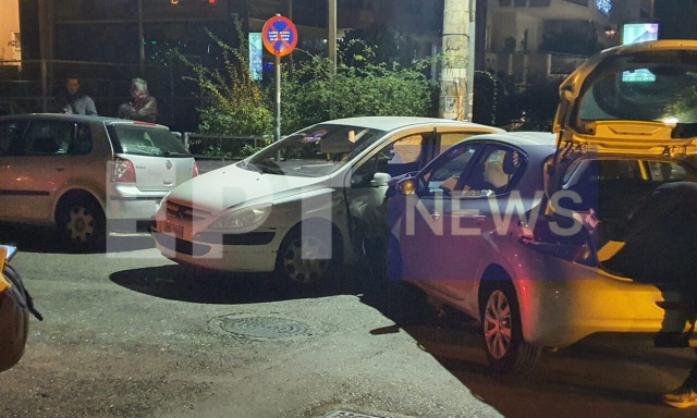 Γλυφάδα: Σφοδρή σύγκρουση ΙΧ με σταθμευμένο όχημα - Ένας τραυματίας