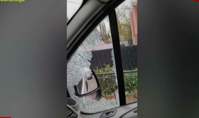 Μεταμόρφωση: Αδέσποτη σφαίρα διαπέρασε βανάκι με δύο επιβάτες