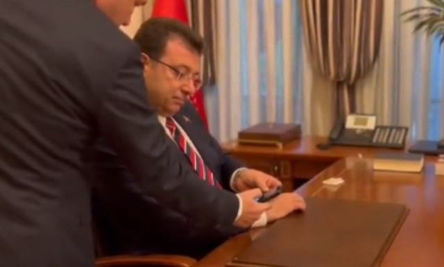 Ιμάμογλου: Βίντεο από τη στιγμή που μαθαίνει την καταδίκη του