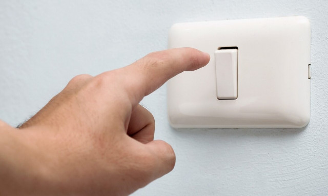 Πώς μειώνουν την κατανάλωση ρεύματος τα νοικοκυριά