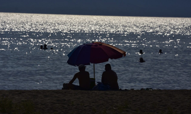 Καιρός: Για μπάνιο πήγαν αρκετοί - Πότε πέφτει η θερμοκρασία