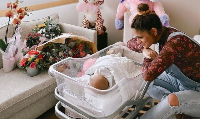 Μαίρη Συνατσάκη: Μιλά πρώτη φορά για τη γέννηση της κόρης της