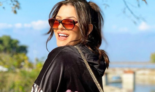 Λάουρα Νάργες: Τα πρώτα Χριστούγεννα με τον νεογέννητο γιο της