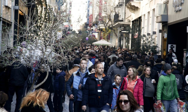 Κορυφώνεται η κίνηση στην αγορά την εβδομάδα των Χριστουγέννων
