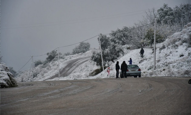 Καιρός: Χιόνια και βροχές από Δευτέρα - Πέφτει η θερμοκρασία