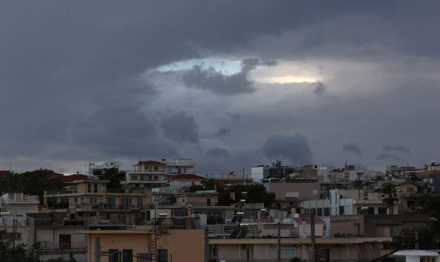 Καιρός αύριο: Πέφτει και άλλο η θερμοκρασία - Χιόνια και στην Πάρνηθα