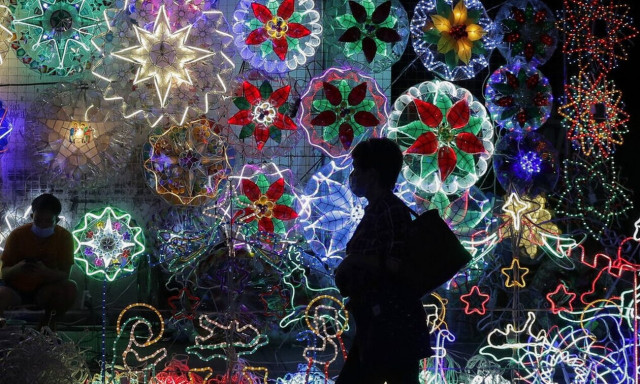 Oι λαοί του κόσμου γιορτάζουν τα Χριστούγεννα με τον δικό τους τρόπο