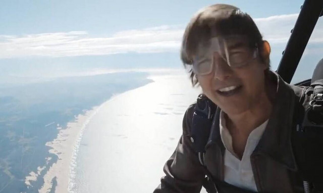 Τομ Κρουζ: H ελεύθερη πτώση και το «ευχαριστώ» στους θαυμαστές (vid)