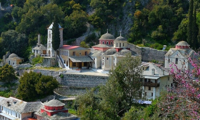 Άγιο Όρος: Εκοιμήθη ο Μοναχός π. Μιχαήλ Καυσοκαλυβίτης