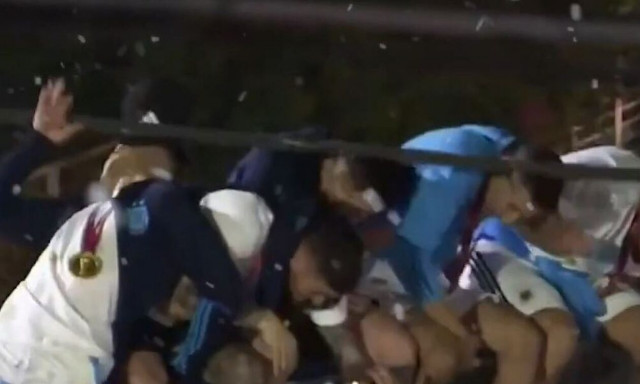 Αργεντινή: Παραλίγο σοβαρό ατύχημα με Μέσι και άλλους παίκτες