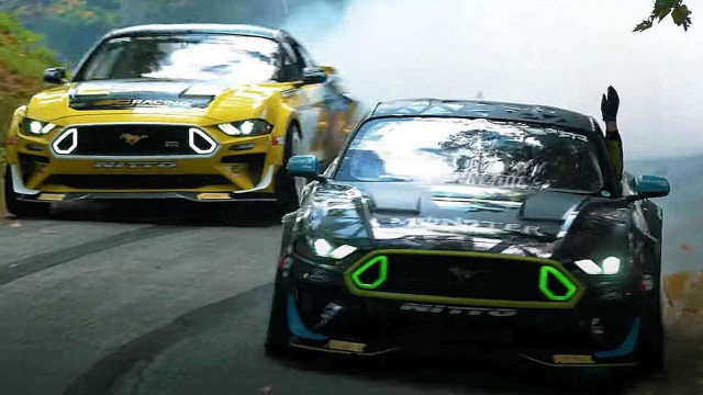 Δείτε δυο Ford Mustang να κάνουν απίστευτα πράγματα (Video)