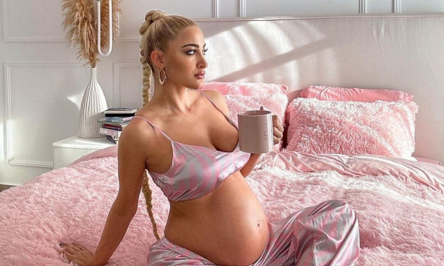 Ιωάννα Τούνη:Η κοιλίτσα της γίνεται Kinder έκπληξη έτοιμη να «εκραγεί»