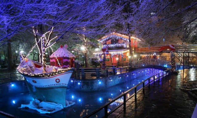 Οι άνθρωποι πίσω από τα θεματικά χριστουγεννιάτικα πάρκα στην Ελλάδα