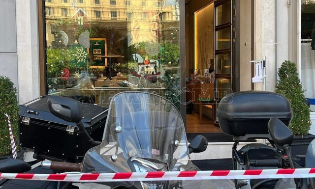 Ζημιά 500.000 ευρώ στο κατάστημα ρολογιών - Με γάντια και τσιλιαδόρο