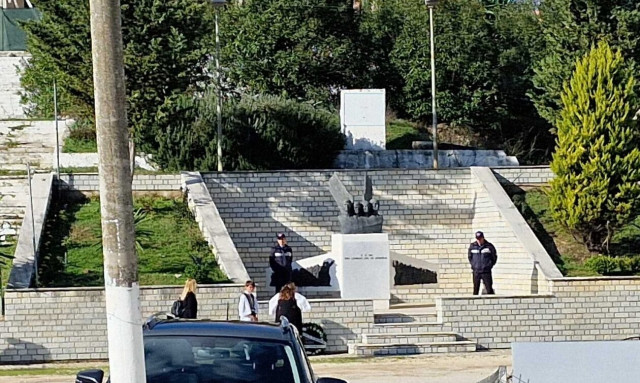 Πρόκληση Μπεγκάι σε μειονοτικό χωριό: Κατέβασε την ελληνική σημαία