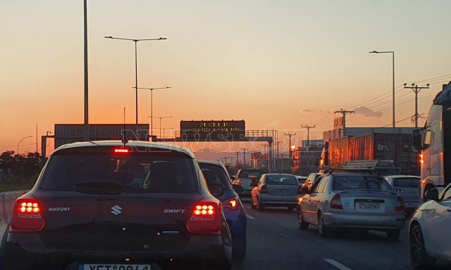 Κίνηση: Μποτιλιαρίσματα στο κέντρο της Αθήνας - «Κόκκινη» η παραλιακή