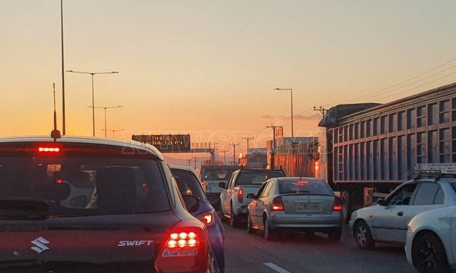 Δεν πέφτει «καρφίτσα» στον Κηφισό - «Ουρές» χιλιομέτρων στους δρόμους
