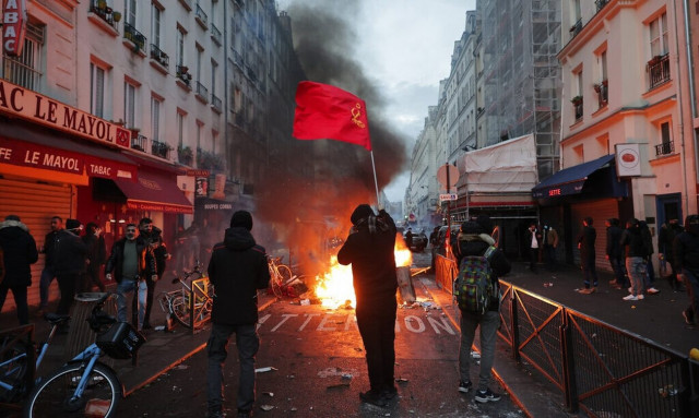 Πεδίο μάχης το Παρίσι: Επεισόδια Κούρδων διαδηλωτών και αστυνομίας