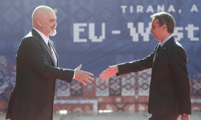 Ο δρόμος προς την Χάγη περνάει από Κρήτη