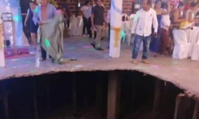 Περού: Κατέρρευσε πίστα σε πάρτι και «κατάπιε» 25 μαθητές