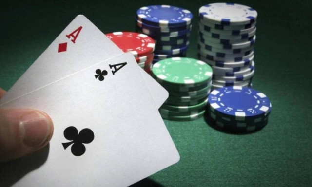 Ρέθυμνο: Έπαιζαν ζάρια στο καφενείο και κατέληξαν στο τμήμα