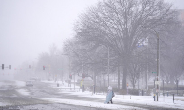 Σε πολικό κλοιό οι ΗΠΑ: Το βραστό νερό γίνεται αμέσως χιόνι (vid)