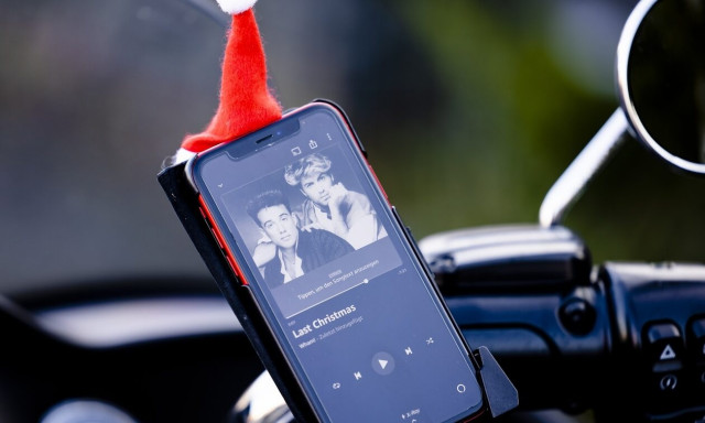 Ζευγάρι συγκεντρώνει χρήματα για να... καταργηθεί το «Last Christmas»