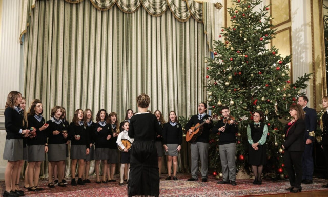 Τα Χριστουγεννιάτικα κάλαντα στην Πρόεδρο της Δημοκρατίας
