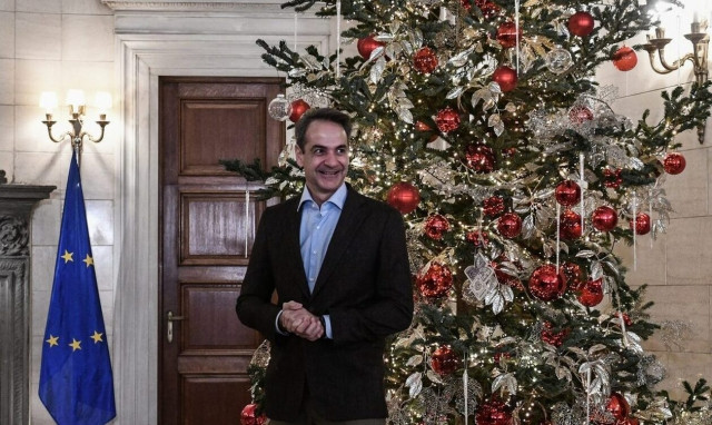 PM Mitsotakis wishes Merry Christmas to all in a post on fb