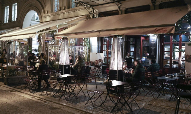 Χριστούγεννα: Στις επάλξεις εργαζόμενοι ανήμερα των Χριστουγέννων