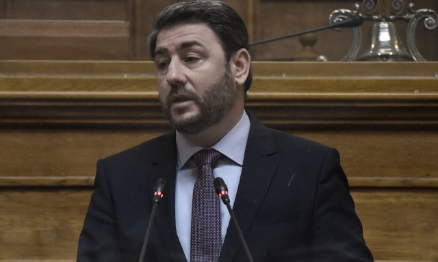 PASOK's Androulakis visits National Emergency Aid Centre