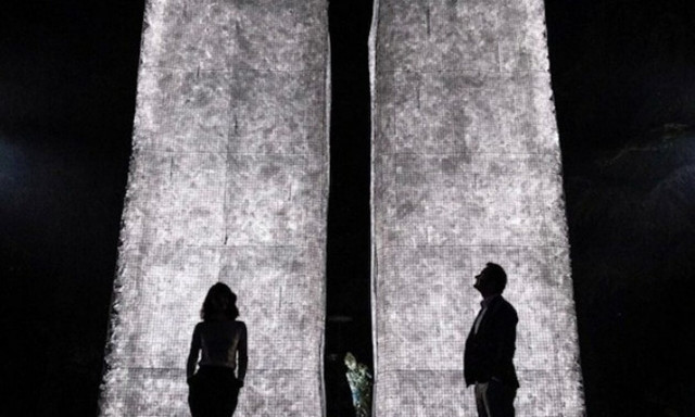 Μιλάνο: 16.000 πλαστικά μπουκάλια για το Στόουνχεντζ