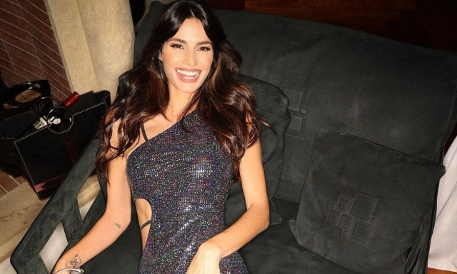 Ηλιάνα Παπαγεωργίου: Μοναχικά Χριστούγεννα για το μοντέλο