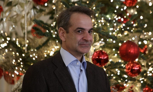 PM Mitsotakis wishes Merry Christmas to all in a post on fb