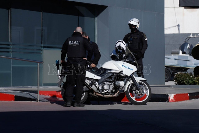 Πυροβολισμοί στη λεωφόρο Λαυρίου έξω από βενζινάδικο