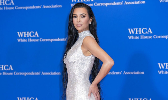 Χριστούγεννα α λά Καρντάσιαν: Kόκκινα δέντρα, πάρτι και άφθονη τεκίλα