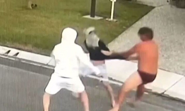 Αυστραλία: Πήγαν να τον ληστέψουν και τους κυνήγησε με το... εσώρουχο