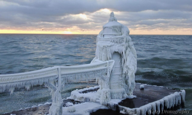 Μίσιγκαν: Πάγωσε ο φάρος στη λίμνη - Εντυπωσιακές εικόνες από drone