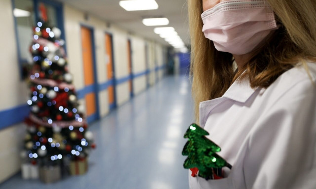 «Ιπτάμενοι Αγιοβασίληδες» στο πανεπιστημιακό νοσοκομείο Ηρακλείου