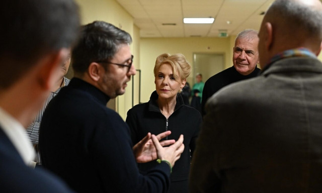 Νίκος Ανδρουλάκης: Είδε τους «Βρυκόλακες» και συζήτησε με ηθοποιούς του Εθνικού