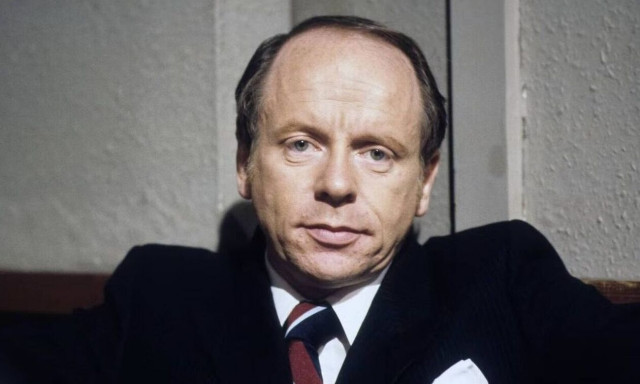 Πέθανε ο εμβληματικός Βρετανός κωμικός ηθοποιός Τζον Μπερντ