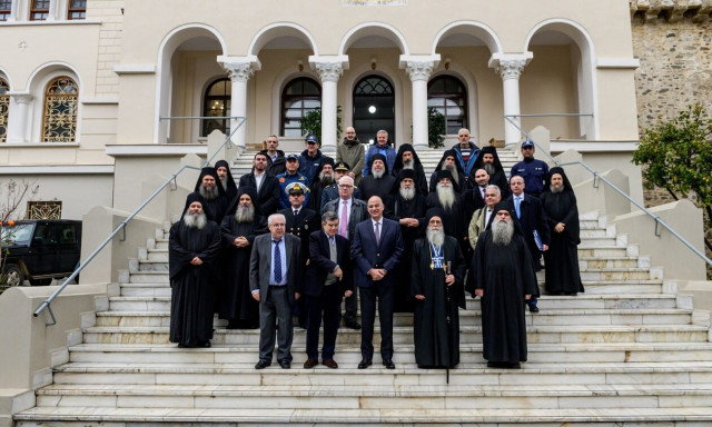 Θερμή υποδοχή Δένδια στο Άγιο Όρος