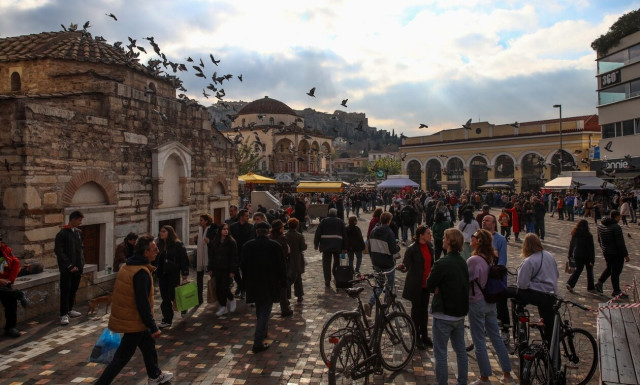 Καιρός: Πρωτοχρονιά με «κοντομάνικα»- Πού θα σκαρφαλώσει η θερμοκρασία