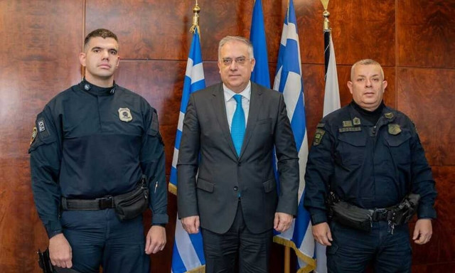 Θεοδωρικάκος:Το «ευχαριστώ» στους αστυνομικούς που έσωσαν τη ζωή μωρού