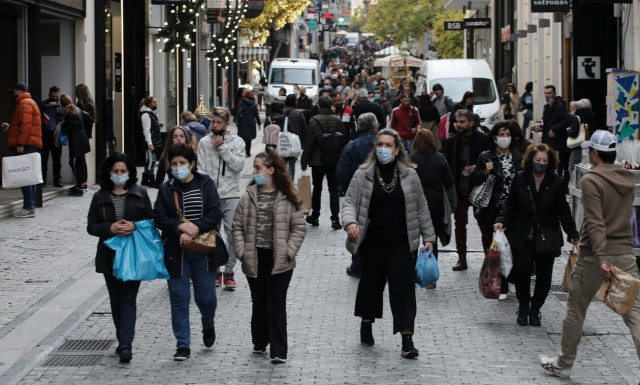 Ποιοι κερδίζουν μείωση φόρου έως 2.200 ευρώ για ηλεκτρονικές πληρωμές
