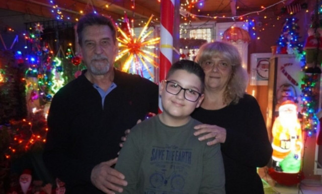 Κρήτη: 11χρονος έφτιαξε στην αυλή του Χριστουγεννιάτικο υπερθέαμα!