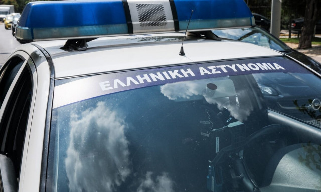 Πειραιάς: Αστυνομικός έσωσε βρέφος που έπαθε ανακοπή στο περιπολικό