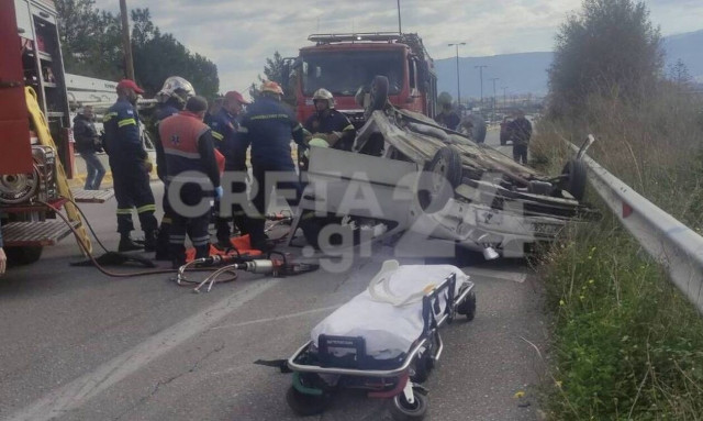 Χανιά: Σοβαρό τροχαίο - Προσπάθειες να απεγκλωβιστεί τραυματίας